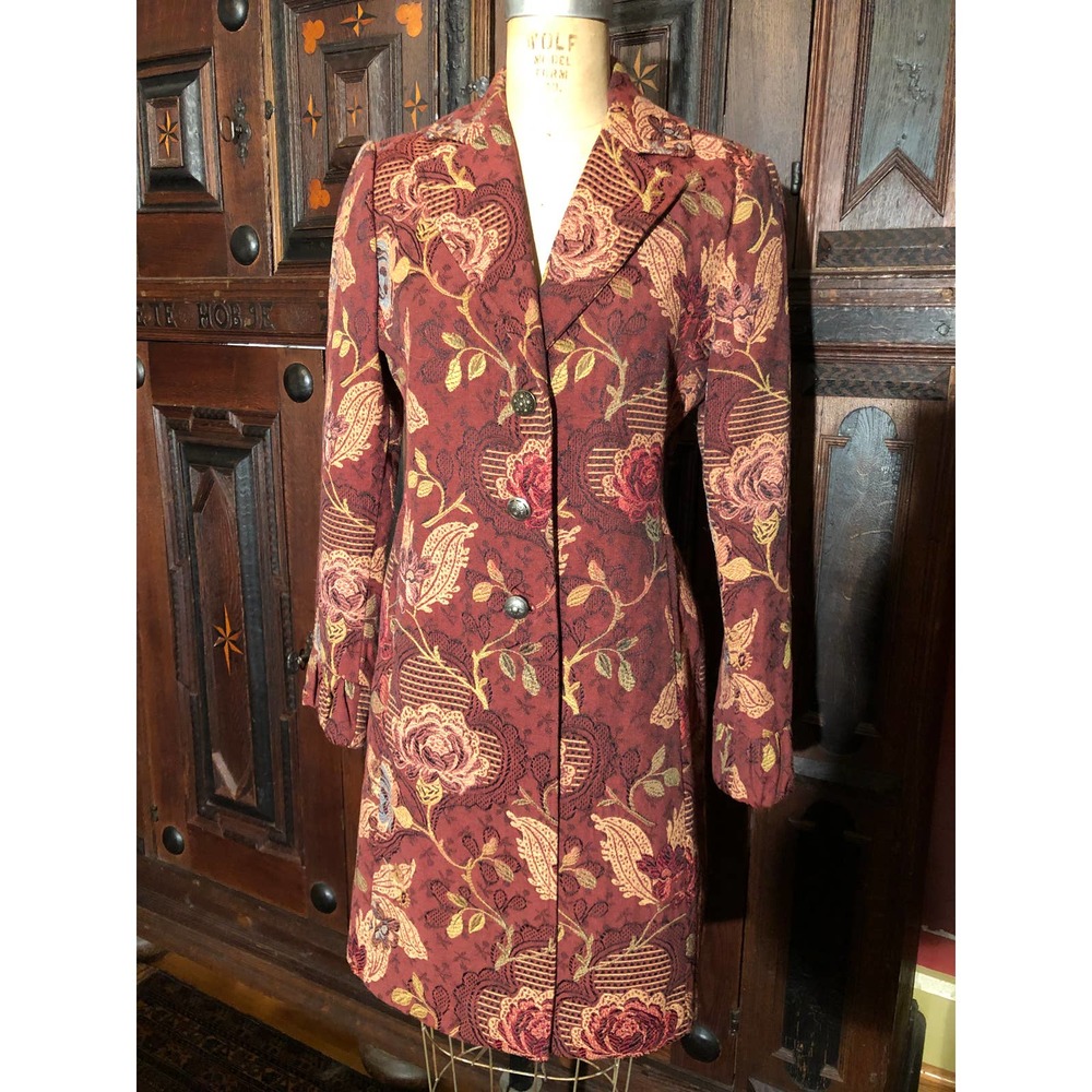 CABI Mulberry Tapestry Coat.  Size 6 in Excellent Condition.